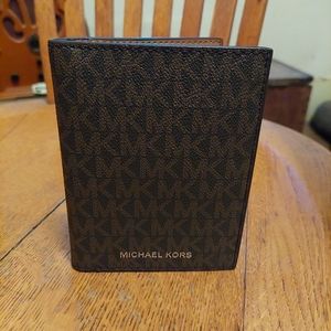 NWOT Michael Kors Jet Set Passport/wallet